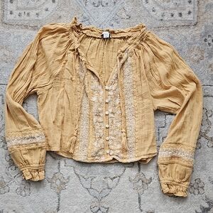 American Eagle Boho Hippie Cropped Mustard Yellow Shirt w/Lace Detailing Size S
